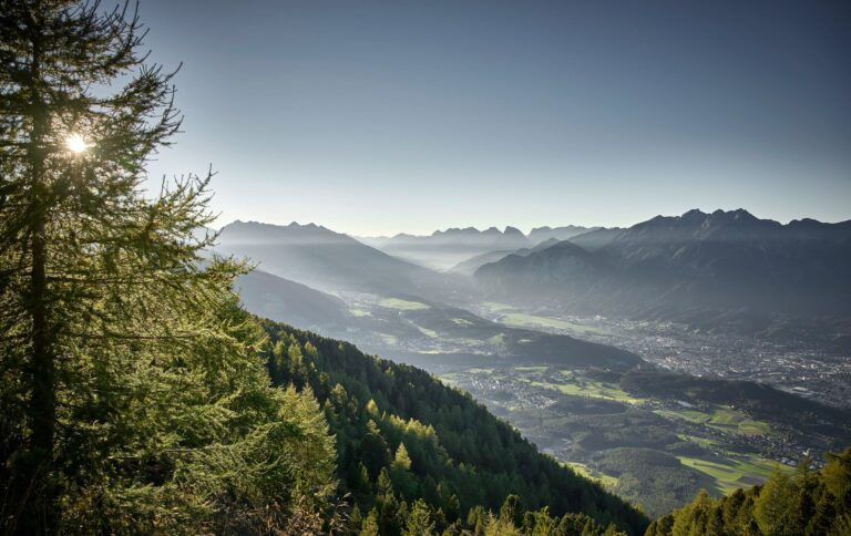 Rot-Weiß-Roter Schulterschluss